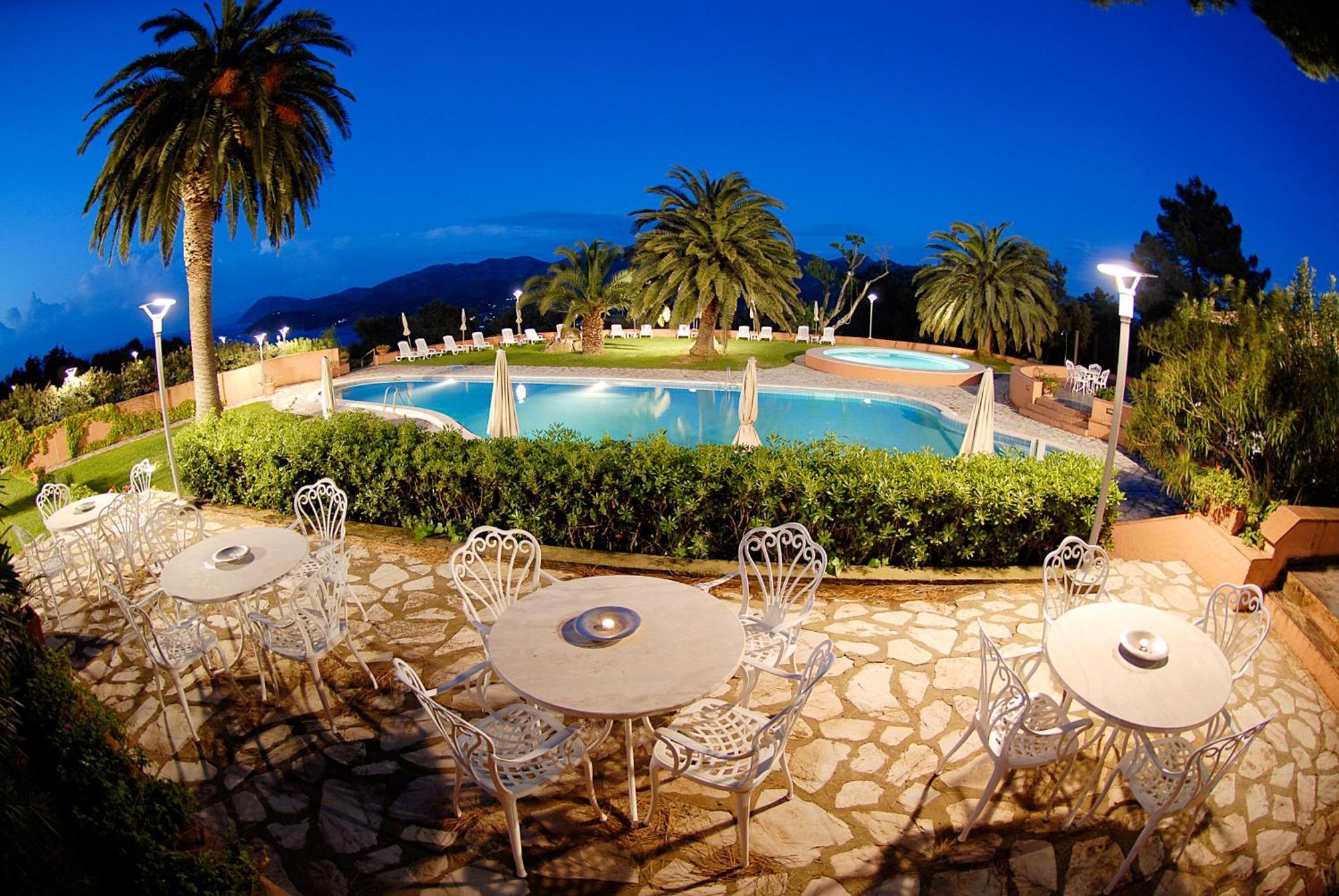 פורטופראיו Resort Le Picchiaie מראה חיצוני תמונה